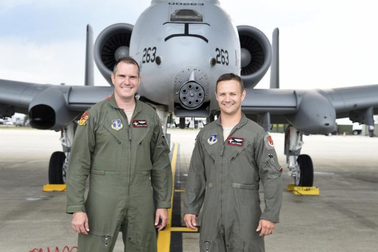 Maj. Shannon Vickers and Capt. Brett DeVries in front of an A-10. Vickers helped DeVries safely make an emergency landing July 20, 2017, at the Alpena Combat Readiness Training Center. Image by the US Air Force.