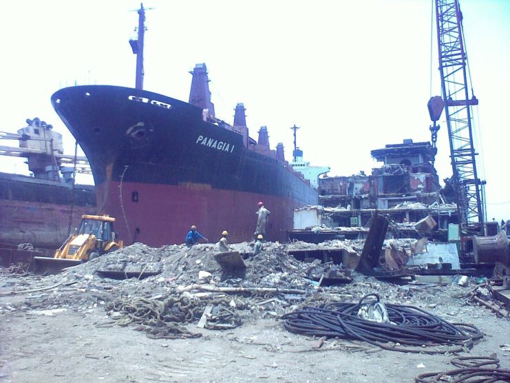 The Alang Ship Breaking Yard, Gujarat, India. Image by anil c patel CC BY-SA 3.0