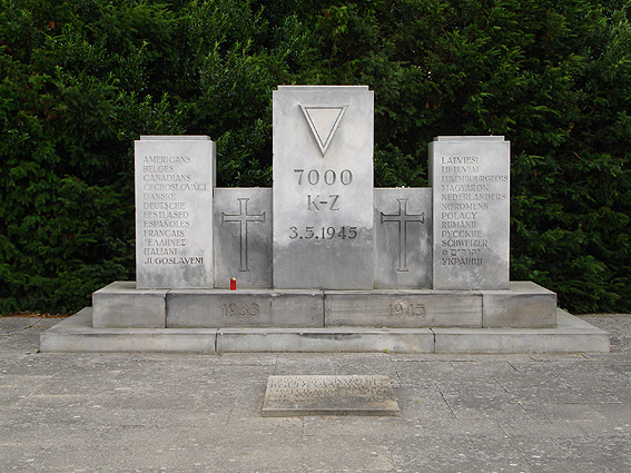 A memorial dedicated to the sinking of the SS Thielbek, and another prisoner-laden ship, the Cap Arcona. Image by Waterproof947 CC BY-SA 3.0