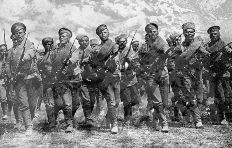 Russian soldiers aiming their fixed bayonets + Aerial view of German soldiers launching a gas attack on the Eastern Front