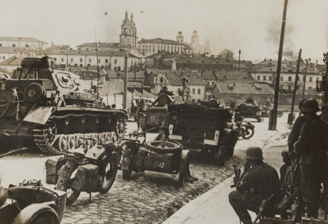 Panzer Division enters Minsk. June 1941