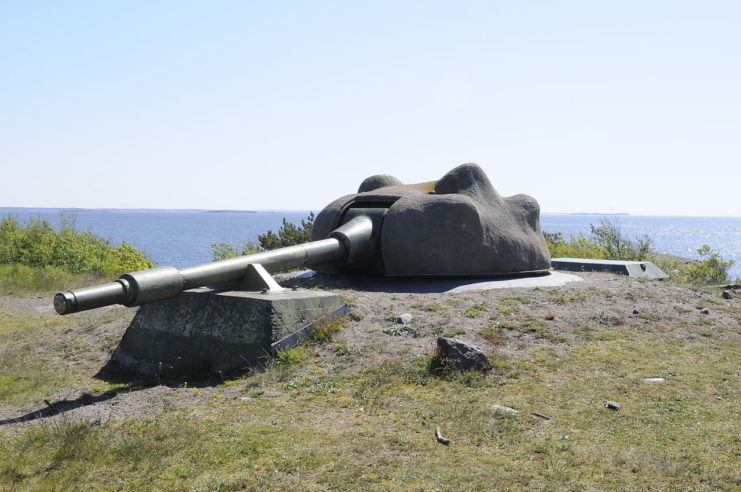 A tank turret now employed as a fort defense, at the Bolærne fort, Norway. Image credit – Tommy Dildseth CC BY-SA 4.0