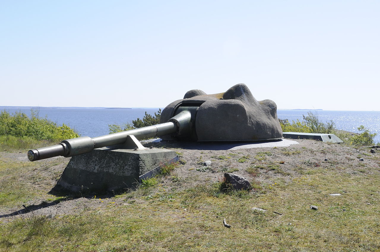 A tank turret now employed as a fort defense, at the Bolærne fort, Norway. Image credit - Tommy Dildseth CC BY-SA 4.0