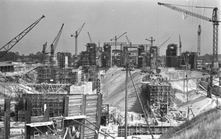 Construction of the Bremen U-boat pens. Bundesarchiv CC BY-SA 3.0