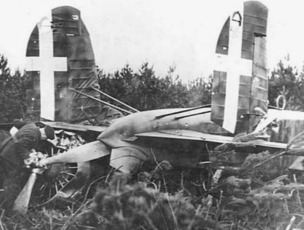 A crashed Italian Fiat BR.20M bomber in Britian. Italy formed the “Corpo Aereo Italiano” with 13° and 43° Stormi (80 BR.20Ms) in September 1940. They flew attacks on twelve days between 24 October and 10 January 1941, losing three aircraft to enemy fire, and 17 for other reasons.