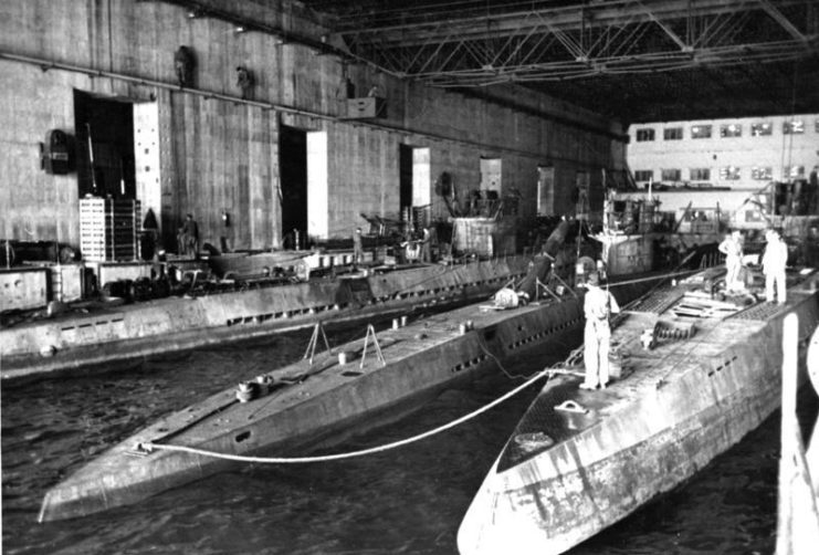 Inside the Brest submarine pen on the Atlantic. Here, the submarines that have returned from a long patrol are repaired and re-equipped as necessary. Bundesarchiv CC BY-SA 3.0