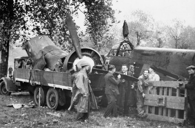 The remains of Junkers Ju 88A-1 (W.Nr. 2142: 3Z+DK) of 2./KG 77 on public display at Primrose Hill in London, 10 October 1940. The bomber had been hit by AA fire and crash-landed on Gatwick racecourse on 30 September.