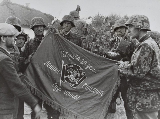 “To fight for Lenin’s – Stalin’s cause be ready!”. Bundesarchiv