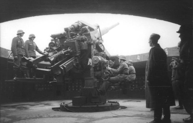 12,8-cm-Flak on a Flak tower.