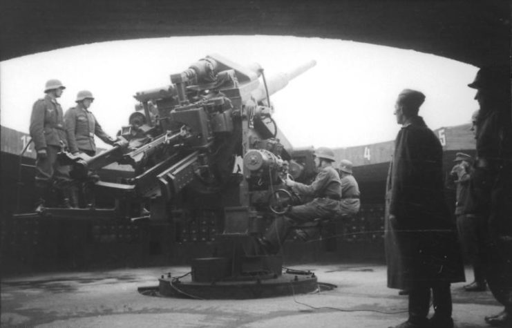 12,8-cm-Flak on a Flak tower.