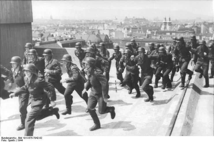 Alarm practice on a tower [Bundesarchiv, Bild 101I-675-7942-02 CC-BY-SA 3.0]