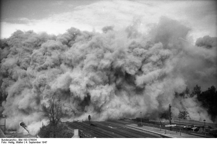 Berlin, blowing up the Zoo Tower [Bundesarchiv, Bild 183-S76934 CC-BY-SA 3.0]