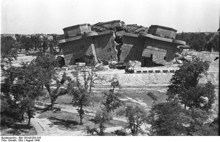 Berlin, demolished tower at Friedrichshain [Bundesarchiv, Bild 183-M1203-316 CC-BY-SA 3.0]