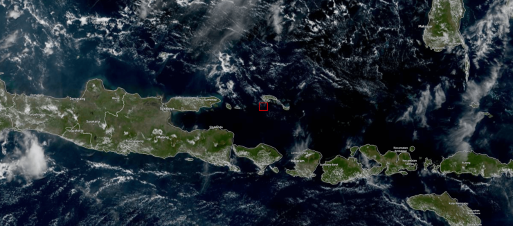 Last known location of KRI Nangalla, about 100 kilometers north of Bali. Satelitte image taken at the time of its last contact. Image: Zoom Earth, JMA/NOAA/CIRA, Himawari-8, RainViewer