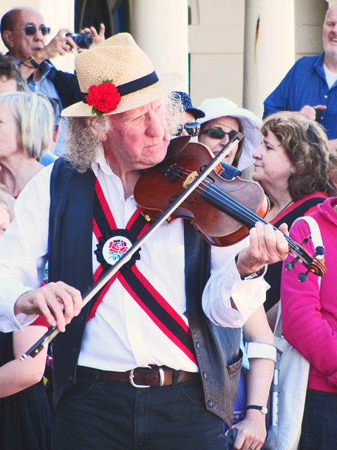 Fiddler performing for a crowd