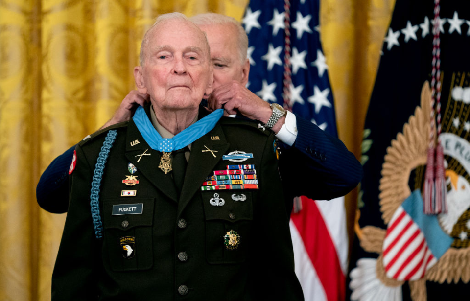 Joe Biden placing the Medal of Honor around Ralph Puckett's neck