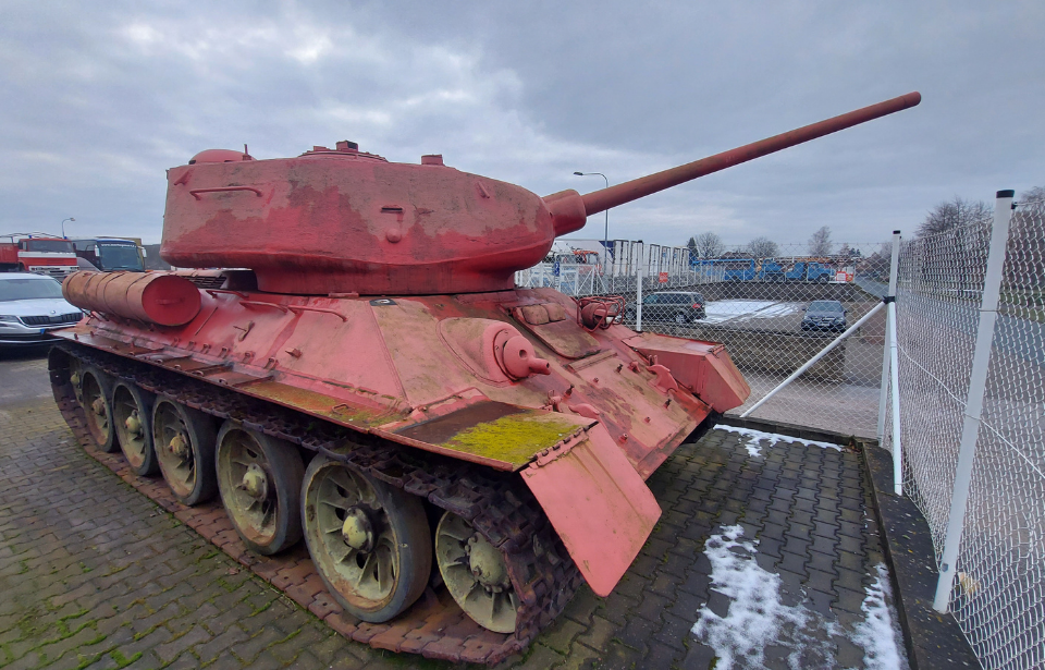 a pink tank was the star of the Czech weapons amnesty program