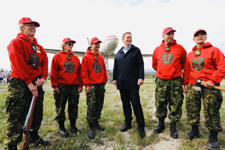 Five Canadian Rangers standing with Andrew Scheer