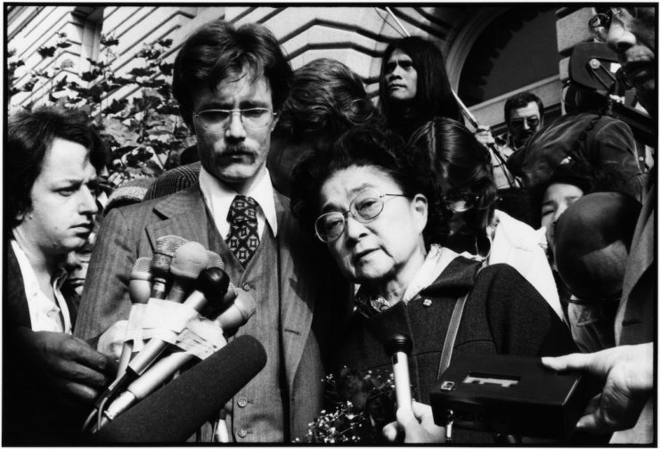 Iva Toguri D'Aquino surrounded by news reporters