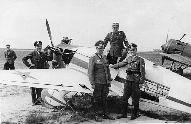 Group of German soldiers standing around a Soviet plane during Operation Barbarossa in 1941