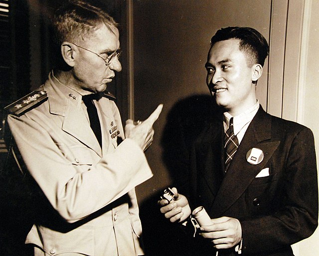 Poon Lim standing beside Rear Admiral Julius Furer