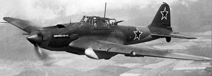 Black and white photo of Il-2