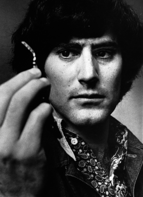 Uri Geller bending a spoon