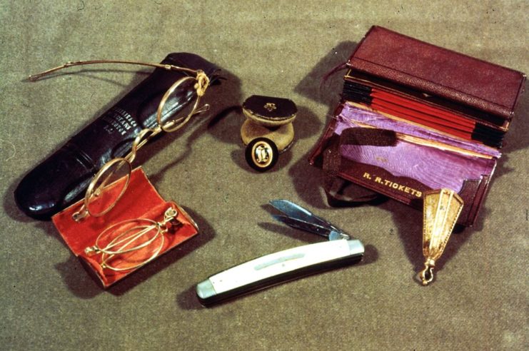 Contents of Abraham Lincoln's pockets on the night he was assassinated