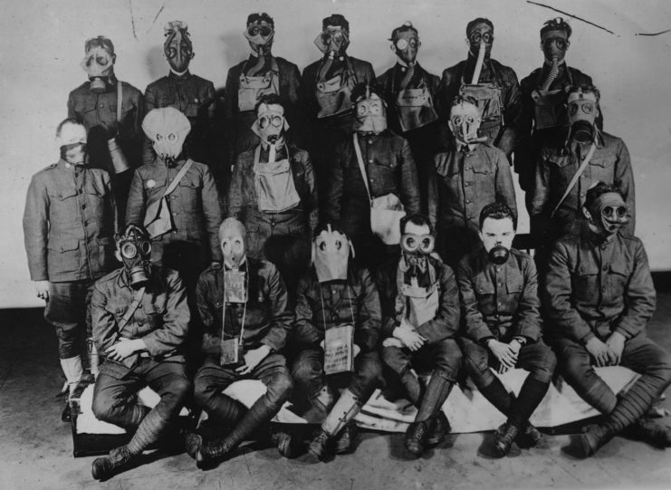 soldiers wearing gas masks, ww1