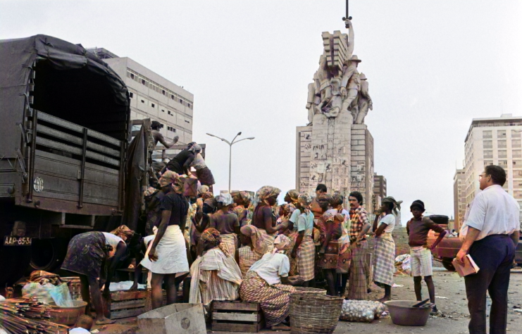 Habitants of Luanda wait at a truck in the market, on September 4, 1975 during the Angolan Civil War 