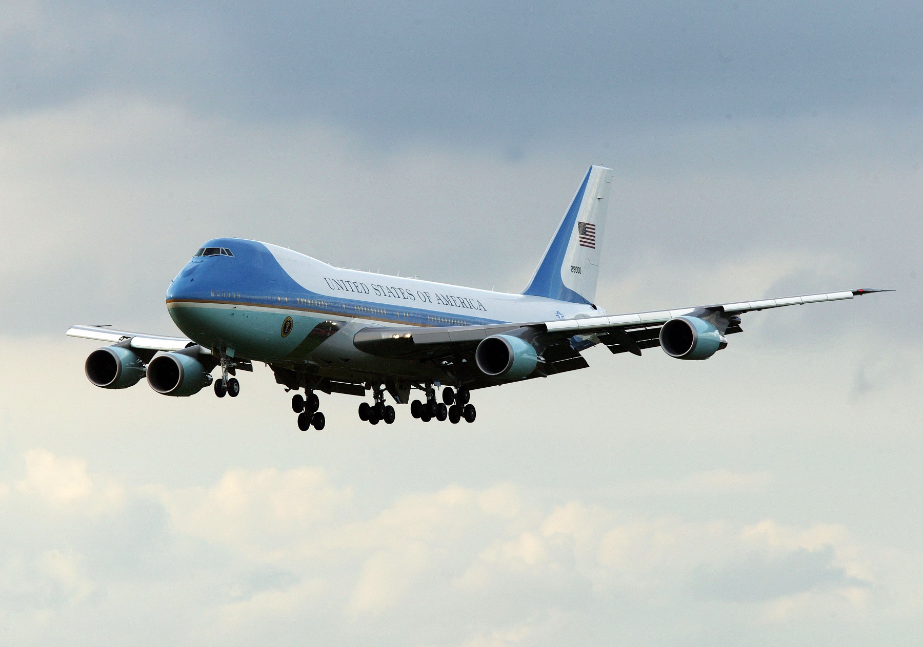 MAASTRICHT, NETHERLANDS - MAY 7:  Air Force one carrying U.S. President George W. Bush makes its approach to Maastricht Airport May 7, 2005 in Maastricht, the Netherlands. Bush will visit the U.S. war cemetery in Margraven and meet with Dutch Prime Minister Jan Peter Balkenende.  (Photo by Michel Porro/Getty Images)