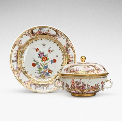 Meissen two-handled circular small tureen, cover and stand