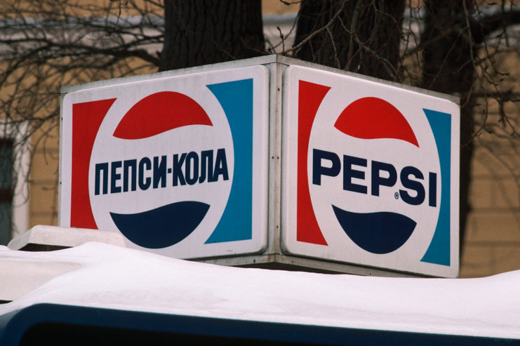 Pepsi sign in Russian and English