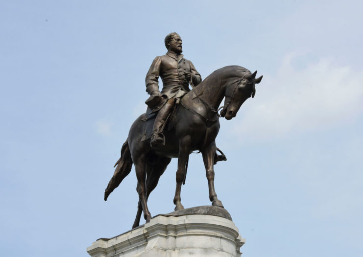 Statue of Robert E. Lee on a horse