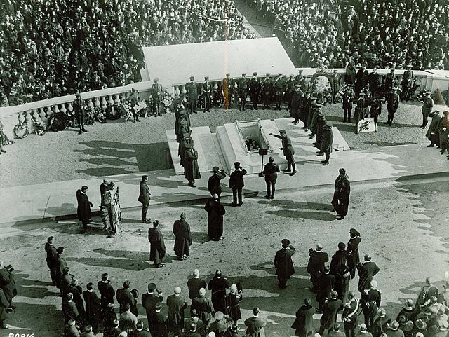 Burial ceremony at the Tomb of the Unknown Soldier