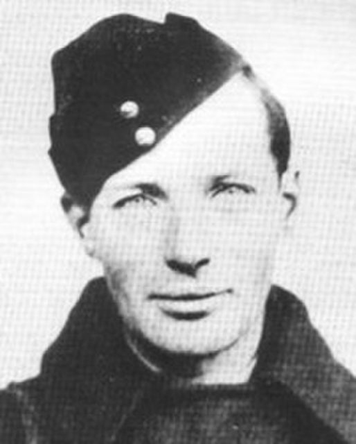 Military portrait of Gordon Cummins