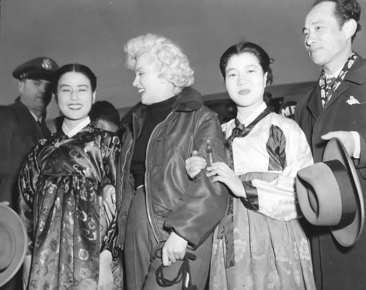 Marilyn Monroe surrounded by three prominent Korean individuals