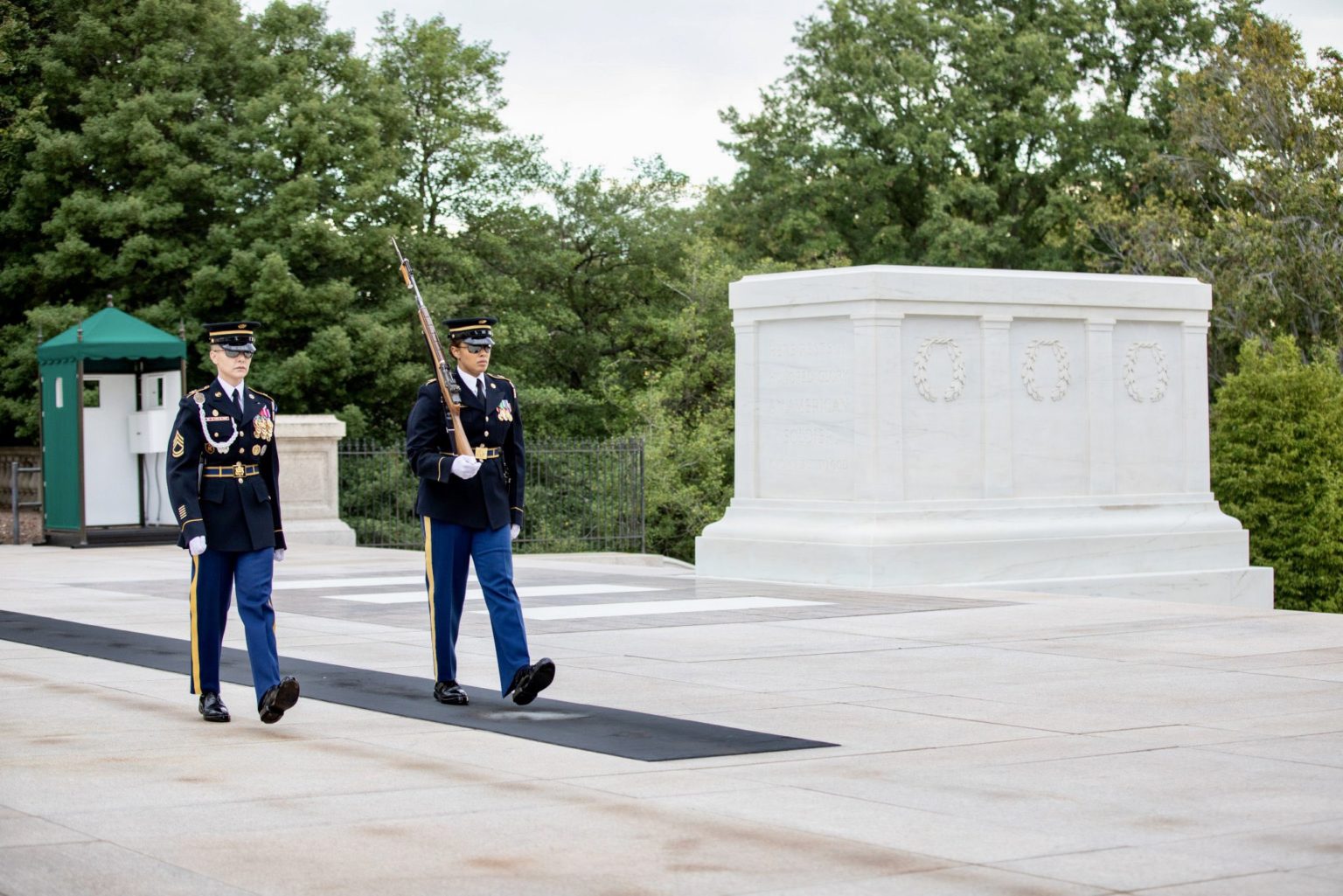 Tomb of the Unknown Soldier Has First AllFemale Guard Change War