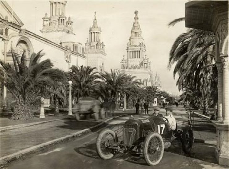 Eddie Rickenbacker driving in 1915 American Grand Prize