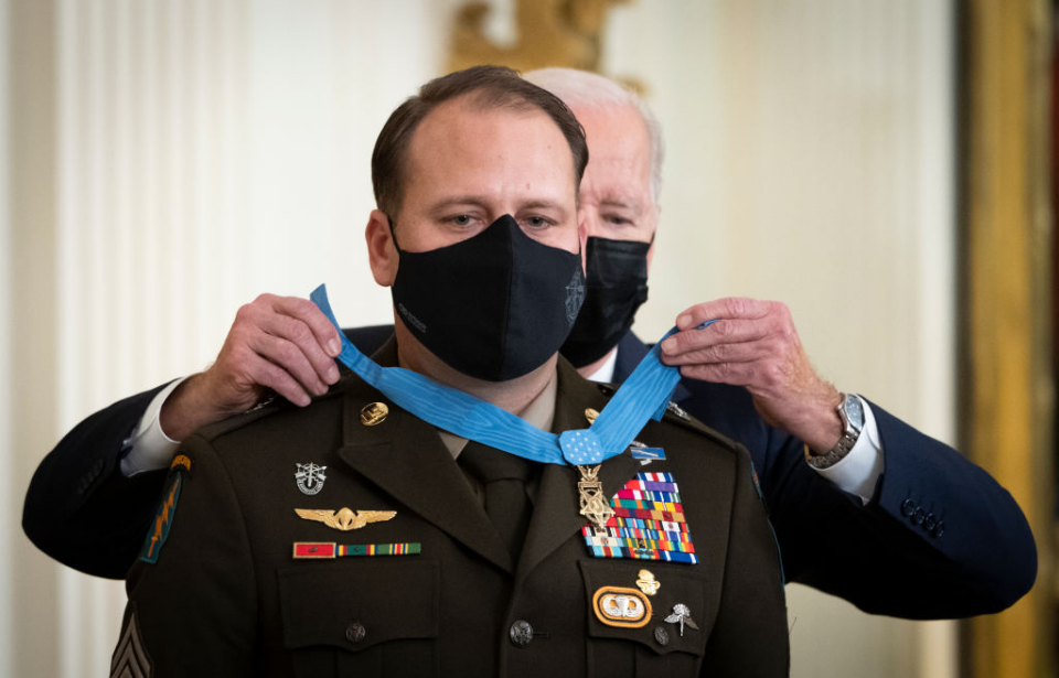 Joe Biden placing the Medal of Honor around Earl Plumlee's neck