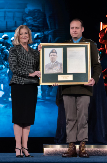 Amy Wormuth presenting the Medal of Honor plaque to Earl Plumlee