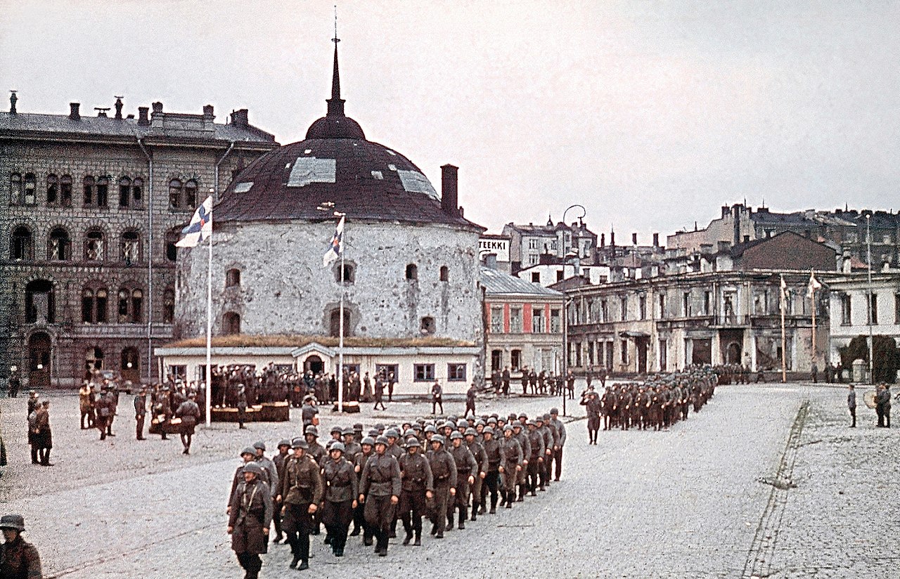 Finnish military parade in Viborg on 31 August 1941, after its recapture from the Soviet Union (Photo Credit: Wikipedia / Public Domain)
