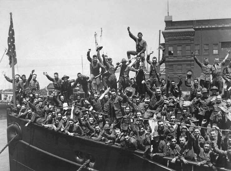 American soldiers leaving to fight in ww1