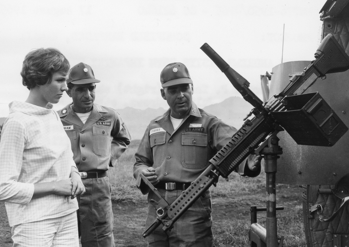 During her visit to the training facilities of 25th Infantry Division, English actress Julie Andrews and commanding officer of the 25th Aviation Battalion Lt Col Samuel P Kalagian (center) watch as Major Eugene P Tanner speaks about an M-60 machine gun (Photo Credit: Sp5 Jack Thompson/US Army/PhotoQuest/Getty Images)