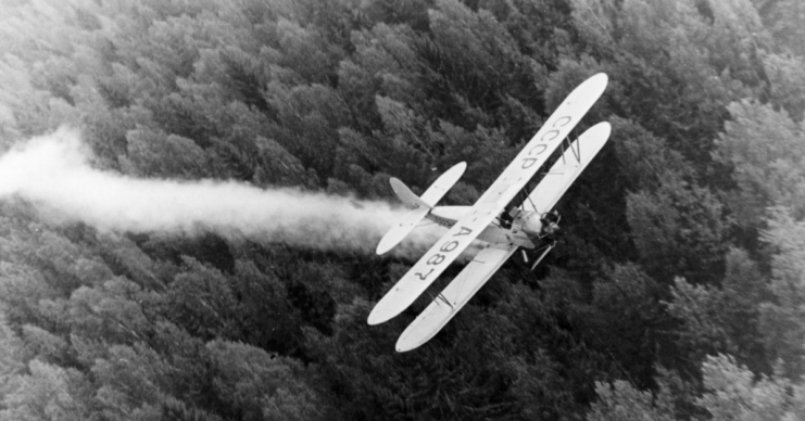 Polikarpov po-2 biplane spraying pesticides 