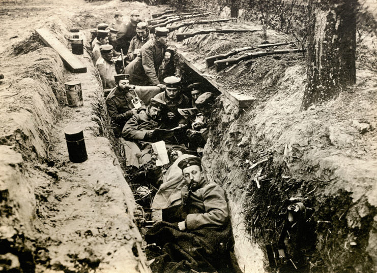 Soldiers relaxing in trenches during ww1