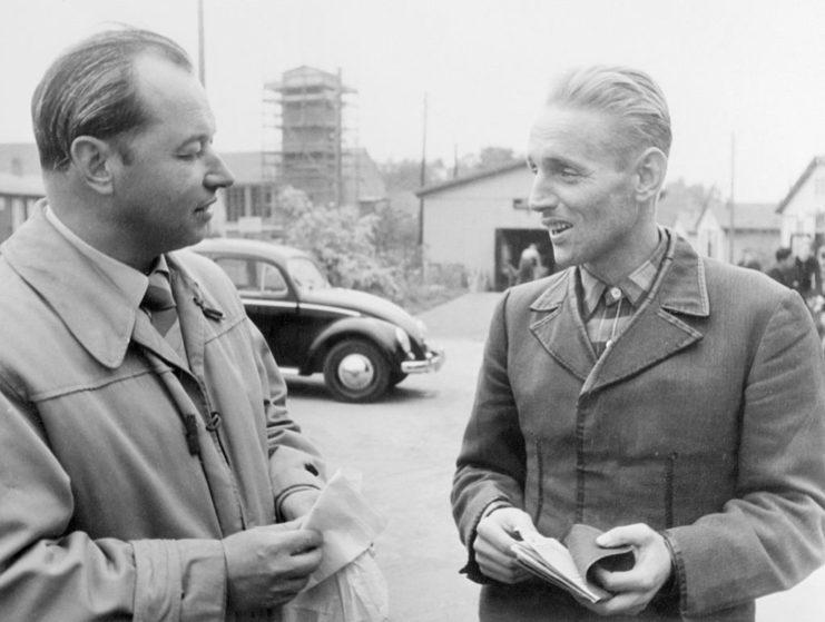 Erich Hartmann speaking with Major Hans Hahn