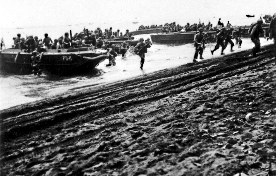 US Marines landing ashore on Guadalcanal