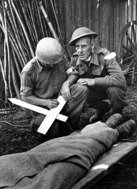 A Sherwood Ranger and a Army Chaplain Conduct a hasty battlefield funeral