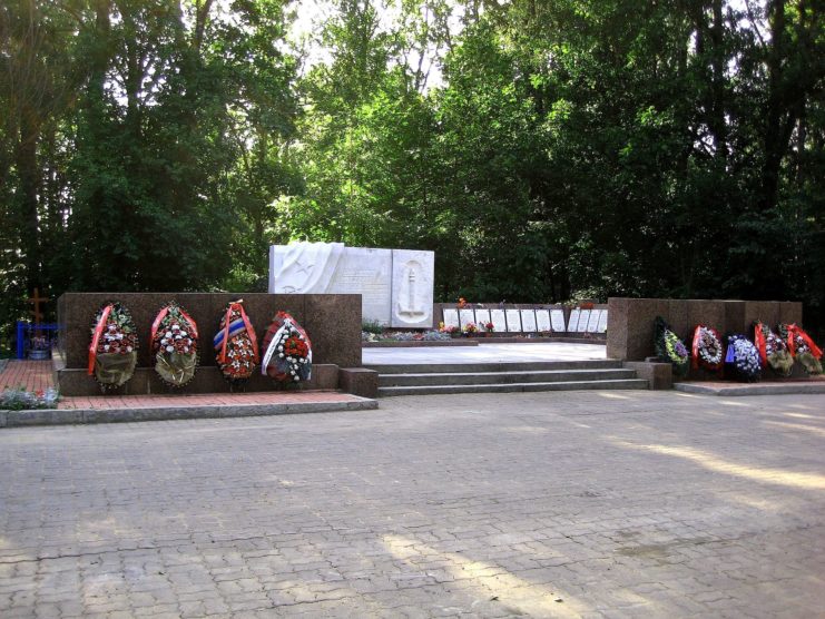 Memorial for the Tupolev Tu-104 crash